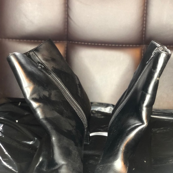 Black heels - Picture 3 of 3